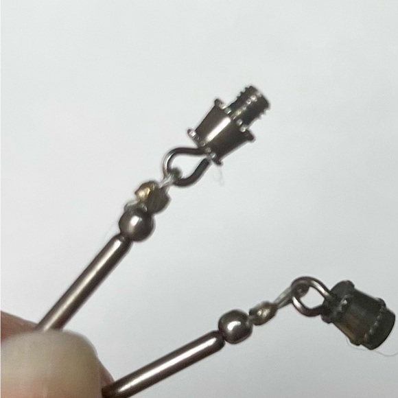 Gemstone chip & silver tone flower etched beads necklace jewelry - Picture 9 of 10